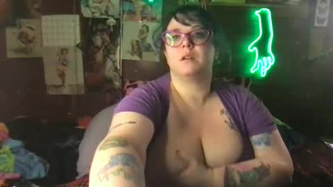 Snapshot of ellielouise11 chatting on 03.01.25 Ellie Louise online show from 03.01.25
