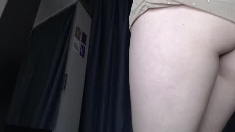 Snapshot of elliewalkersdreamgirl chatting on 10.17.25 Effie1818 online show from 10.17.25