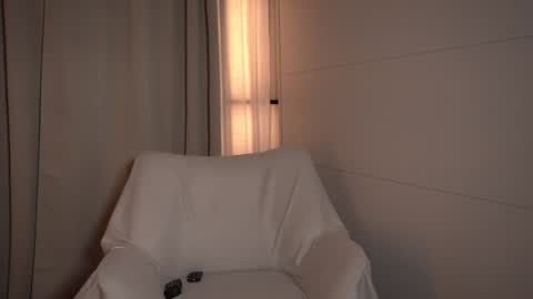 Snapshot of ellinrose chatting on 03.10.25 Caroline-ellin online show from 03.10.25