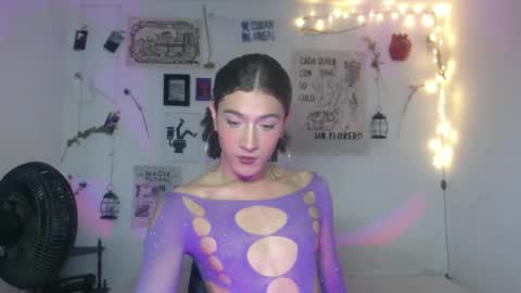 Snapshot of ellis_flowers chatting on 10.05.25 . online show from 10.05.25