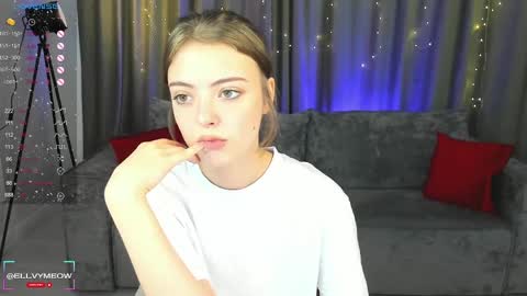 Snapshot of ellyford chatting on 01.05.25 Elly online show from 01.05.25