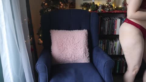 Snapshot of ellynaomi chatting on 12.15.24 Elly Naomi online show from 12.15.24