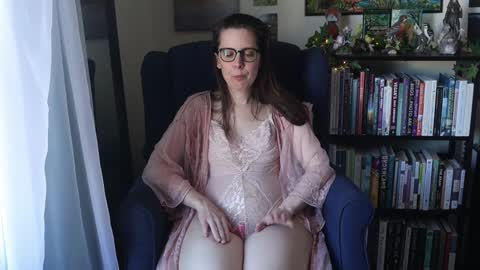 Snapshot of ellynaomi chatting on 01.18.25 Elly Naomi online show from 01.18.25