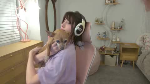 Snapshot of elslove chatting on 09.20.25 ELS online show from 09.20.25