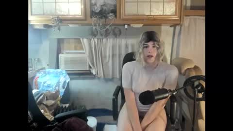 Snapshot of elvymay chatting on 10.24.25 elvymay online show from 10.24.25