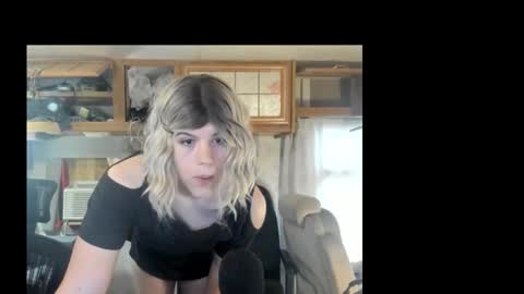 Snapshot of elvymay chatting on 10.25.25 elvymay online show from 10.25.25