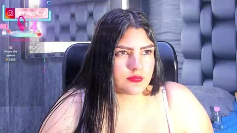 Snapshot of ema_grey1 chatting on 10.01.25 ema_grey1 online show from 10.01.25