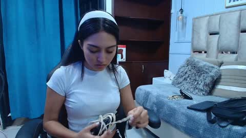 Snapshot of emelie_ch_ chatting on 01.21.25 Emily  online show from 01.21.25