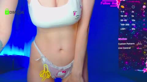 Snapshot of emelycrystal chatting on 11.18.25 Emely online show from 11.18.25