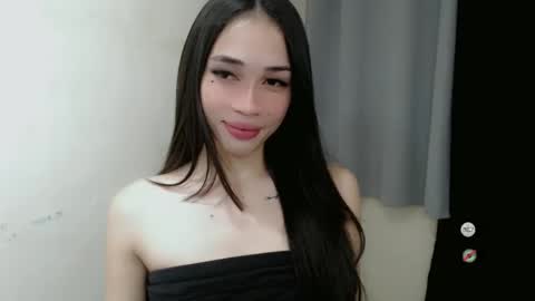Snapshot of emelyn_fuckdoll chatting on 01.23.25 Scarlett online show from 01.23.25