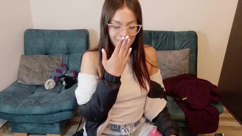 Snapshot of emerald_sparkles chatting on 10.17.25 sabrina online show from 10.17.25