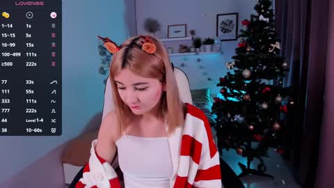 Snapshot of emi_joy chatting on 01.05.25 Emily follow me online show from 01.05.25