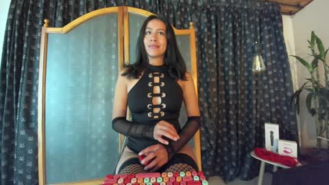 Emilia Gomez online show from 02.04.25