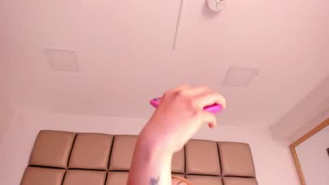 Snapshot of emiily_roberts1 chatting on 01.14.25 EMILY ROBERTS online show from 01.14.25