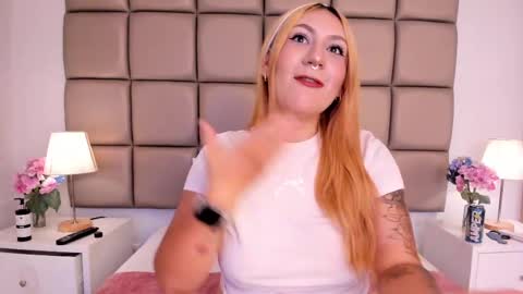 Snapshot of emiily_roberts1 chatting on 02.09.25 EMILY ROBERTS online show from 02.09.25