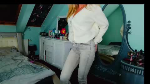 Snapshot of emilachat chatting on 02.09.25 Emila online show from 02.09.25