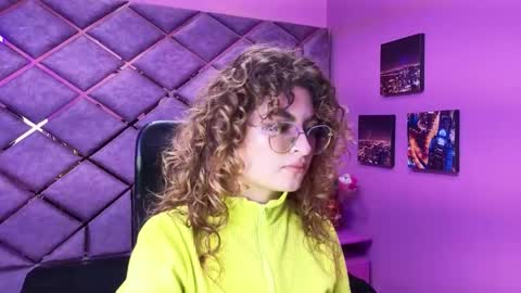 Snapshot of emili_rouse_ chatting on 09.28.25 Emy online show from 09.28.25