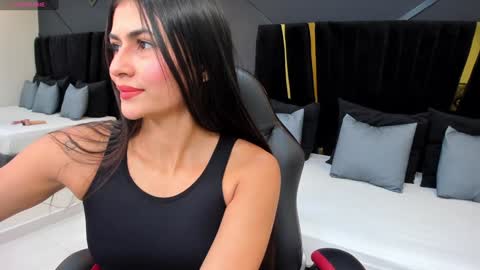 Snapshot of emiliee_xx chatting on 12.06.24 Emillie online show from 12.06.24