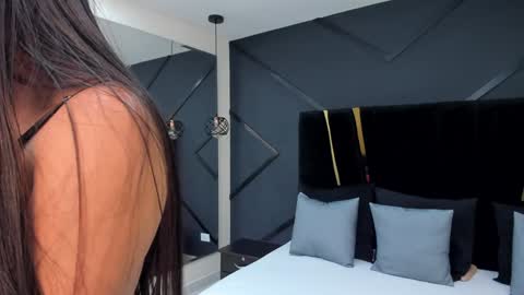 Snapshot of emiliee_xx chatting on 12.26.24 Emillie online show from 12.26.24