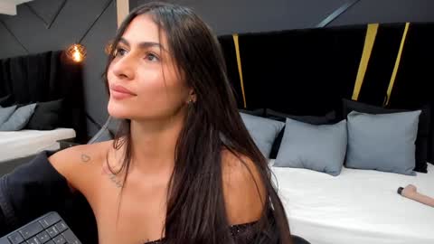Snapshot of emiliee_xx chatting on 01.16.25 Emillie online show from 01.16.25