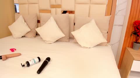 Snapshot of emiliee_xx chatting on 02.08.25 Emillie online show from 02.08.25