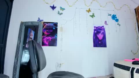 Snapshot of emilly_coper18 chatting on 01.20.25 emily online show from 01.20.25