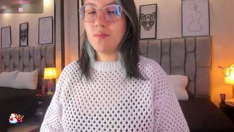 Snapshot of emily_5weet chatting on 12.15.24 Emily online show from 12.15.24