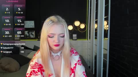 Snapshot of emily_air chatting on 01.03.25 Emily online show from 01.03.25
