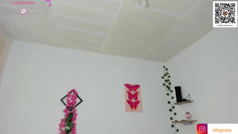 Snapshot of emily_coraline chatting on 12.12.24 Emily online show from 12.12.24