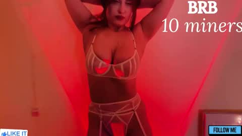Snapshot of emily_gin chatting on 10.08.25 EMILY online show from 10.08.25