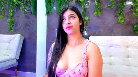 Snapshot of emily_jones3 chatting on 11.05.25 Emily online show from 11.05.25