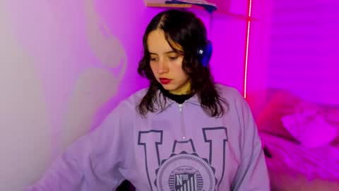 emily_lindey online show from 11.18.25