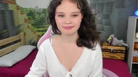 Snapshot of emilychaves chatting on 09.10.25 Emilyhaves online show from 09.10.25