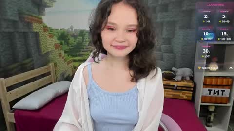 Snapshot of emilychaves chatting on 09.17.25 Emilyhaves online show from 09.17.25
