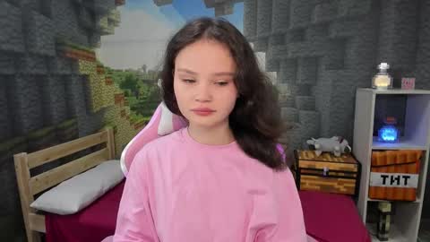 Snapshot of emilychaves chatting on 10.20.25 Emilyhaves online show from 10.20.25