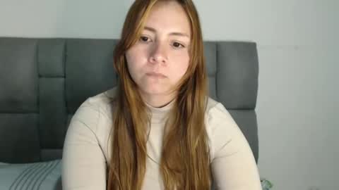 Snapshot of emilycute_18 chatting on 03.07.25 emily online show from 03.07.25