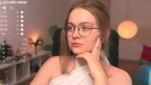 Snapshot of emilyforelsket chatting on 01.03.25 Emily online show from 01.03.25