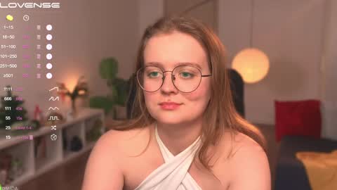 Snapshot of emilyforelsket chatting on 01.05.25 Emily online show from 01.05.25
