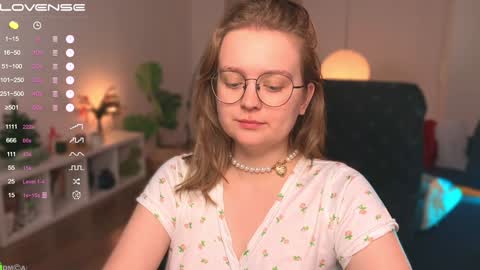 Snapshot of emilyforelsket chatting on 01.12.25 Emily online show from 01.12.25