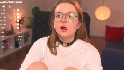 Snapshot of emilyforelsket chatting on 02.03.25 Emily online show from 02.03.25