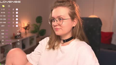 Snapshot of emilyforelsket chatting on 02.05.25 Emily online show from 02.05.25