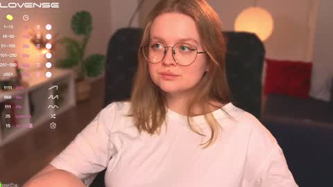 Snapshot of emilyforelsket chatting on 02.08.25 Emily online show from 02.08.25