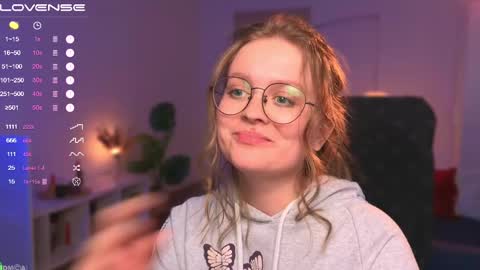 Snapshot of emilyforelsket chatting on 02.15.25 Emily online show from 02.15.25