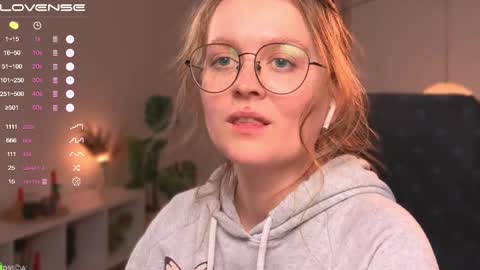 Snapshot of emilyforelsket chatting on 02.23.25 Emily online show from 02.23.25