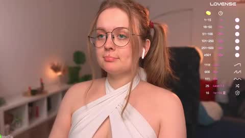 Snapshot of emilyforelsket chatting on 03.02.25 Emily online show from 03.02.25
