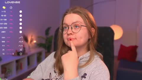 Snapshot of emilyforelsket chatting on 03.12.25 Emily online show from 03.12.25