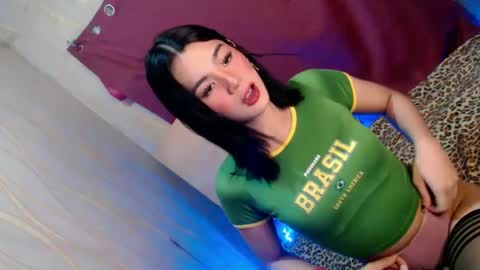 Snapshot of emilyfuckers chatting on 01.01.25 ariane online show from 01.01.25