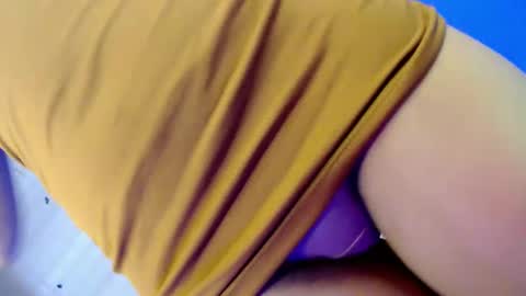 Snapshot of emilyfuckers chatting on 01.18.25 ariane online show from 01.18.25