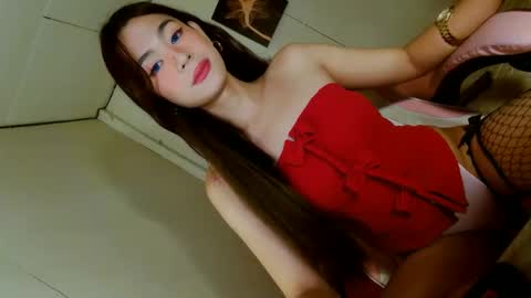 Snapshot of emilyfuckers chatting on 09.30.25 ariane online show from 09.30.25