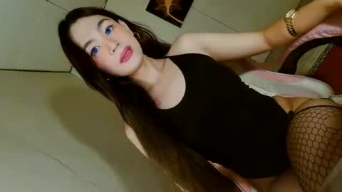 Snapshot of emilyfuckers chatting on 10.10.25 ariane online show from 10.10.25